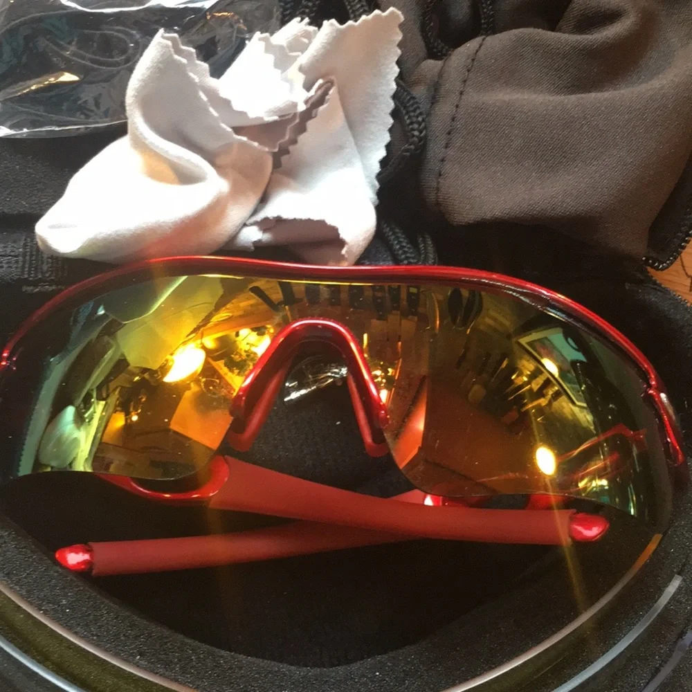 Hoter sun glasses with interchangeable lenses
